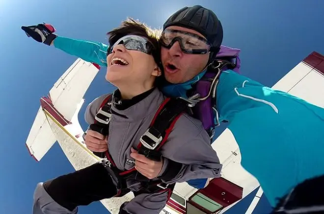 Esperienza privata di paracadutismo a Belgrado: Salto tandem da 3.000 m