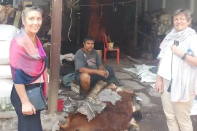 Découvrez le bidonville de dharavi et la célèbre laverie dhobi ghat à mumbai avec un guide local, prise en charge à l’hôtel et toutes les entrées incluses. une immersion authentique en petit 