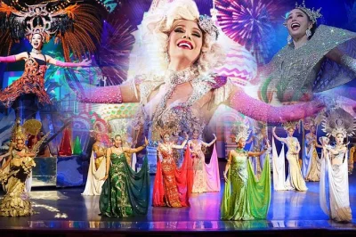 Erlebe pattayas legendäre tiffany’s cabaret show mit reservierten plätzen, bunten performances und einer herzlichen atmosphäre. inklusive eintrittskarte für einfache buchung.