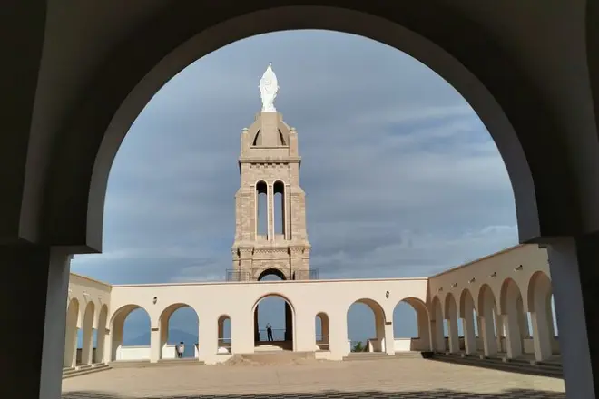 Orano e Tlemcen: Siti coloniali e grotte montane