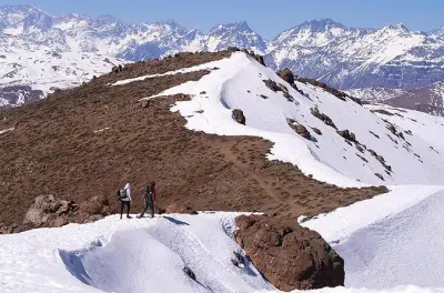 Provincia Mountain hike from Santiago: 9,000ft summit with guide