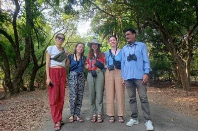 Erlebe den keoladeo nationalpark in bharatpur mit privatem guide, entspannter rikschafahrt und ohne warteschlangen. inklusive transfer von agra und eintrittskarten.