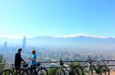 San Cristóbal Hill Radtour Santiago: 160-Grad Aussicht vom Gipfel