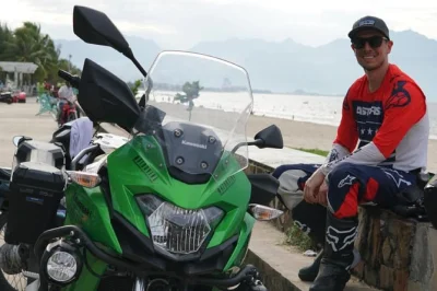 Da hue a hoi an o da nang in moto con guida locale, nuota in calette nascoste, esplora le montagne di marmo e gusta un pranzo tipico. ingresso e protezioni incluse per una giornata senza pensieri.