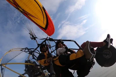 Soar above lima’s costa verde on a paragliding flight with certified instructors, safety gear, and hd video included. experience the coast from a new angle—secure your spot today.