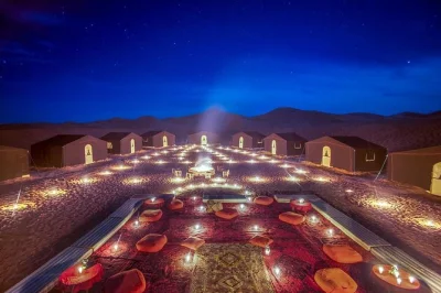 Partez à l’aventure dans le sahara depuis marrakech jusqu’à erg chigaga. balade à dos de chameau, sandboard, nuit en tente berbère et visite d’aït ben haddou. réservez vite.