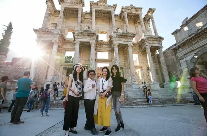 Tour privato di Efeso: Case a terrazza e tempio di Artemide