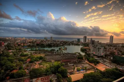 Colombo City Tour: Colonial Sites & Gangaramaya Temple
