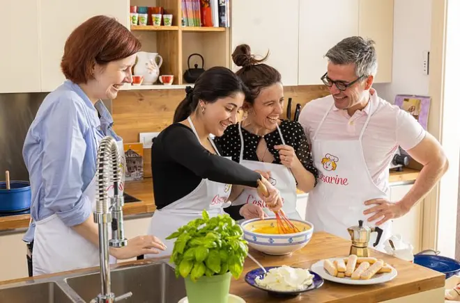 Cours de pâtes et tiramisu chez une habitante à Modène