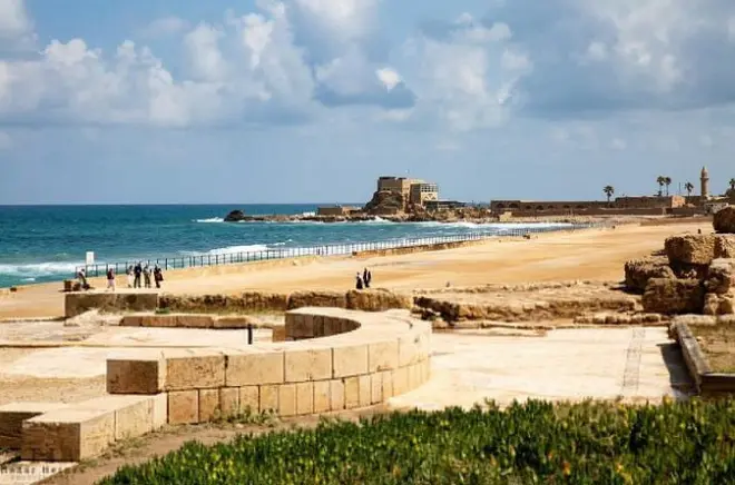 Caesarea, Haifa y Acre: Camina por muros y jardines cruzados