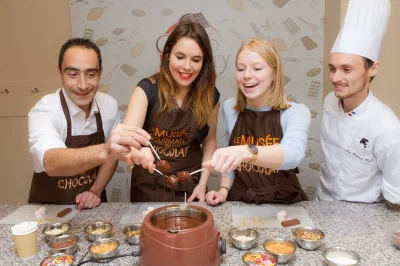 Make your own chocolate bars in colmar with a master chocolatier, enjoy unlimited tastings, and explore the choco-story museum. includes workshop and entry.