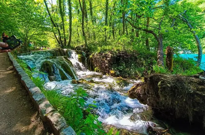 Lagos de Plitvice: Grupo pequeno com Rastoke e cachoeiras
