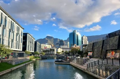 Découvrez l’histoire du cap lors d’une balade de 4 heures avec un guide local, vues panoramiques, anecdotes et saveurs du coin. À un rythme tranquille, au cœur des incontournables.