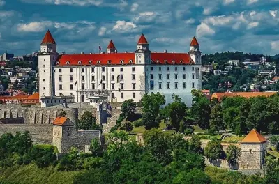 Bratislava depuis Vienne : Devin et la plateforme UFO incluses