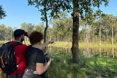 Erlebe chitwan nationalpark mit jeep-safari, besuch im tharu-dorf, sonnenuntergangstanz und wildbeobachtung – 2 tage ab kathmandu inkl. verpflegung & transfer.