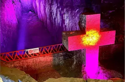Bogotá histórico y catedral de sal en Zipaquirá con Monserrate