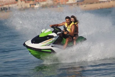 Viva 20 minutos de jet ski em vilamoura, algarve, com briefing de segurança, equipe local e todo o equipamento incluso. ideal para iniciantes e famílias.