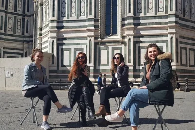Découvrez les incontournables de florence : duomo, ponte vecchio et piazza della signoria avec un siège pliant, un guide expert en histoire de l’art et une vraie dégustation de gelato.