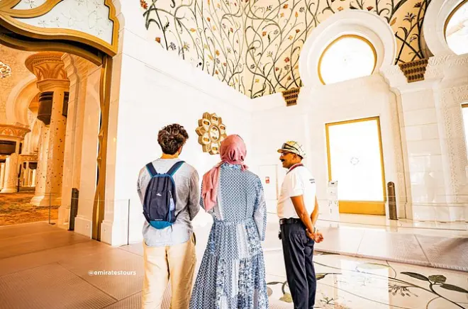 Private Abu Dhabi Stadttour: Scheich-Zayid-Moschee & Palast