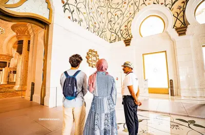 Private Abu Dhabi Stadttour: Scheich-Zayid-Moschee & Palast