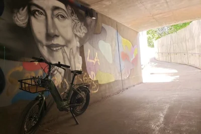 Erkunde park city auf einer e-bike-tour: street art, versteckte banksy-werke und die silberstadt-geschichte mit snacks, wasser und spannenden insidergeschichten.