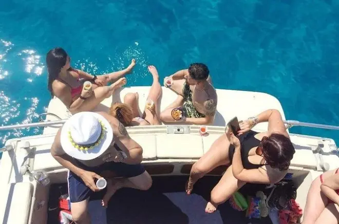 Bagno nel parco marino e aperitivo in barca privata a Taormina