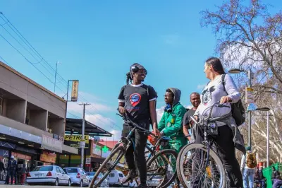 Tour de bike em Johannesburg: Arte de rua, história e almoço