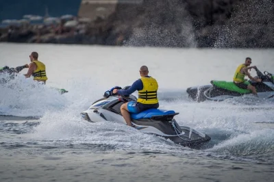 Descubre dubrovnik en jet ski, explora las islas elafitas, nada en playas escondidas y disfruta de todo el equipo de seguridad. incluye instrucciones, bolsas impermeables y combustible.