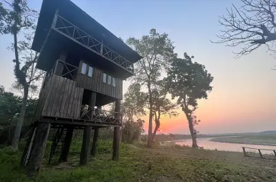 4-Day Jungle Safari Tour from Kathmandu: Sleep in a Tower