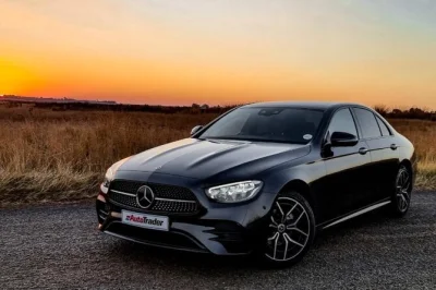 Privater flughafentransfer in johannesburg mit persönlicher begrüßung, flugüberwachung und klimatisiertem luxuswagen. inklusive hotelabholung und erfahrenem lokalen fahrer.