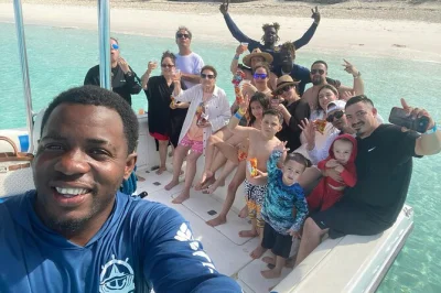 Swim with pigs at pig beach, snorkel rainbow reef off rose island, and spot turtles at green turtle cay. private boat tour from nassau with snacks and pickup.