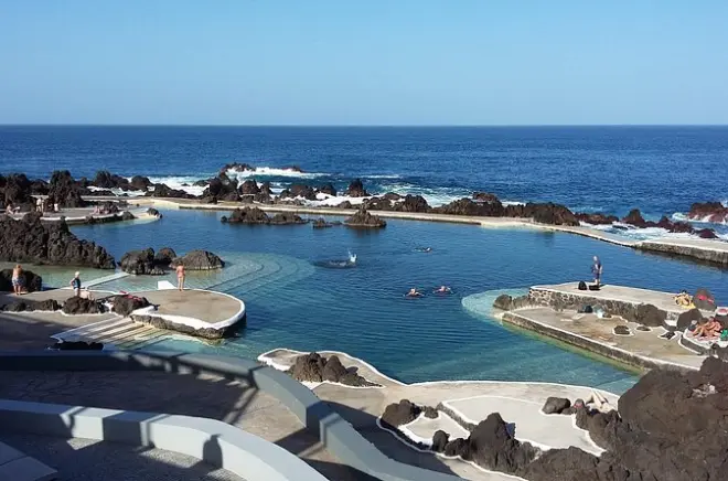 Jeep safari 4x4 en Porto Moniz: Nada en piscinas naturales