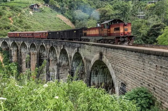 Ella: Little Adam's Peak und Nine Arches Bridge mit privatem Guide