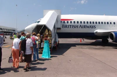 Privater transfer vom or tambo flughafen zu jeder adresse in johannesburg, sandton oder pretoria. inklusive meet & greet, wasserflasche und 24/7 abholung mit lokalem fahrer.