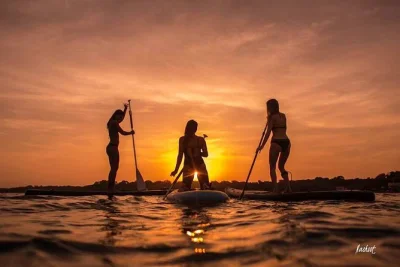 Erlebe miami beach bei sonnenuntergang auf einer paddleboard-tour mit leuchtenden led-boards, geführt von einheimischen. inklusive ausrüstung, ideal auch für anfänger.