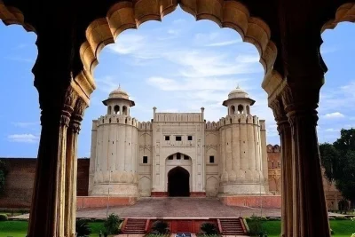 Explore lahore’s mughal history with a certified guide—visit lahore fort, badshahi mosque, shalimar gardens, and the walled city. includes hotel pickup.
