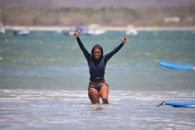 Impara a fare surf a tamarindo con lezioni private guidate da surfisti locali, con tutta l’attrezzatura e il trasporto incluso. vivi la vera cultura del surf con consigli pratici per ogni livello.