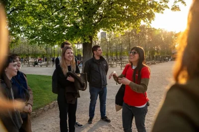Erlebe paris bei nacht im saint-germain und quartier latin, entdecke berühmte drehorte, genieße ein frisches gebäck und lass den abend am place dauphine ausklingen – mit lokalem guide.