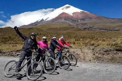 Tour en bicicleta por Cotopaxi desde Quito: Descenso en volcán