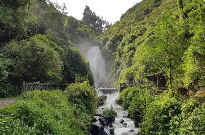 Otavalo Markt & Peguche Wasserfall Tour: Textilkunst