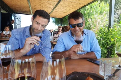 Entdecke mendoza und luján de cuyo bei einer privaten wein-tour mit flexiblen stopps, verkostungen in top-weingütern und einem lokalen guide. inklusive abholung und klimatisiertem transport.