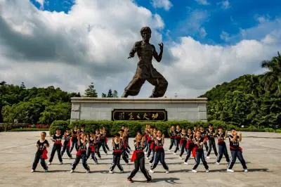Bruce Lees Heimatstadt Foshan: Kampfkunst und Keramik