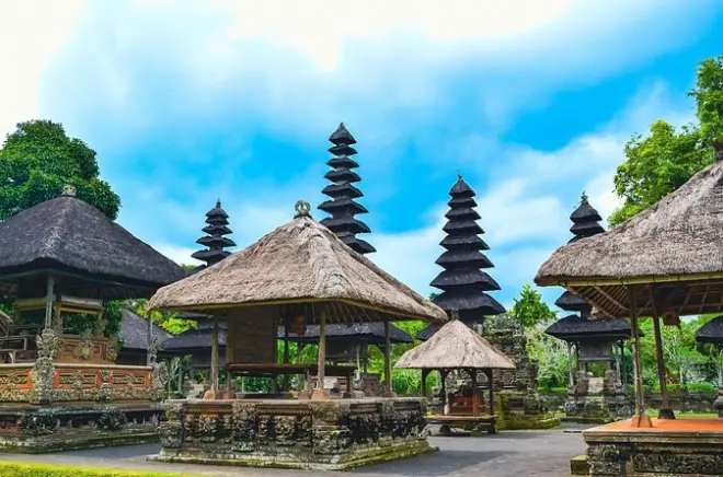 Kuta tour with Mengwi Temple, Monkey Forest, Tanah Lot & dinner