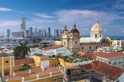Tour privado pela cidade de cartagena com traslado do hotel. visite a cidade antiga, o castelo de san felipe, getsemaní e las bóvedas. horários flexíveis. reserve seu lugar agora.