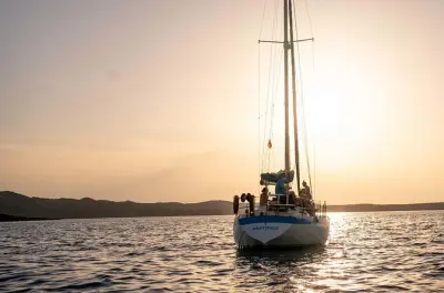 Sonnenuntergangstour mit Segelboot ab Fornells, Menorca