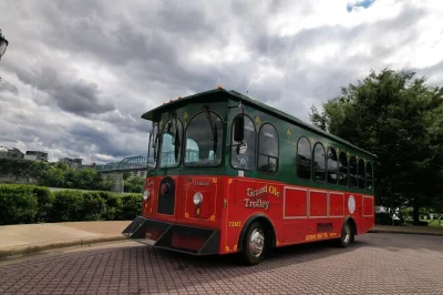 Scopri i punti più belli di chattanooga in un’ora, dal tennessee aquarium a coolidge park, con guida locale e un comodo bus climatizzato. perfetto per chi visita la città per la prima volta.