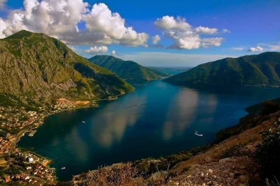 Descubre la bahía de kotor y nuestra señora de las rocas en montenegro con un tour privado, paradas flexibles, transporte con aire acondicionado y guía local. incluye recogida.