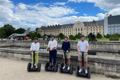 Erlebe paris auf einer privaten segway-tour vorbei an eiffelturm, louvre und champs-Élysées. inklusive guide, flexible zeiten und komplette ausrüstung für deine gruppe.