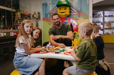 Descubre en praga la mayor colección de lego del mundo con entrada sin esperas, modelos interactivos y una gran zona de juegos. incluye ticket de acceso.