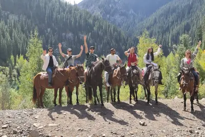Tour de 2 dias pelo cânion Charyn e lago Kolsai saindo de Almaty